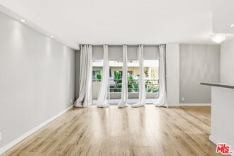 1131 Alta Loma Rd in West Hollywood, CA - Building Photo - Building Photo