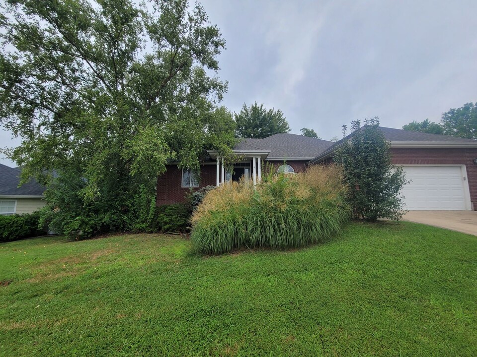 1912 Clear Ct in Columbia, MO - Building Photo