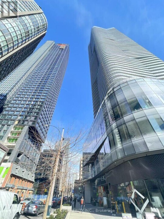 8-1008 Wellesley St W in Toronto, ON - Building Photo