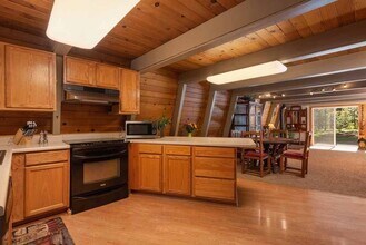 14234 Glacier View Dr in Truckee, CA - Building Photo - Building Photo
