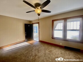 2415 44th St in Des Moines, IA - Building Photo - Building Photo