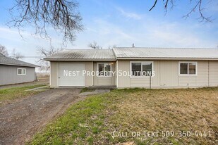 1231 Arlington Dr in Moses Lake, WA - Building Photo