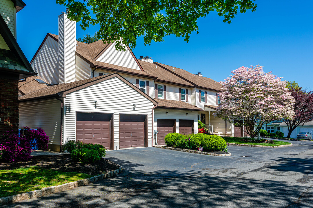 Oak Ridge Manor in Clark, NJ - Building Photo