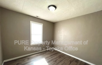 3209 SE California Ave in Topeka, KS - Building Photo - Building Photo