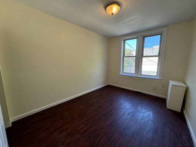 654 E 188th St in Bronx, NY - Foto de edificio - Building Photo