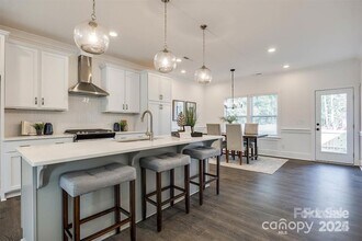1233 Eastway Dr in Charlotte, NC - Building Photo - Building Photo