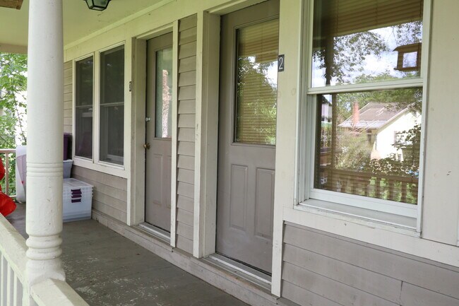 220 W Spencer St in Ithaca, NY - Foto de edificio - Building Photo