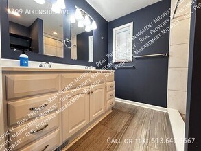 3809 Aikenside Ave in Cincinnati, OH - Building Photo - Building Photo