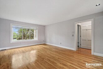 42266 Woodward Ave in Bloomfield Hills, MI - Building Photo - Building Photo