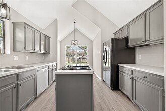 4906 Pleasure Lake Ln in Willis, TX - Building Photo - Building Photo