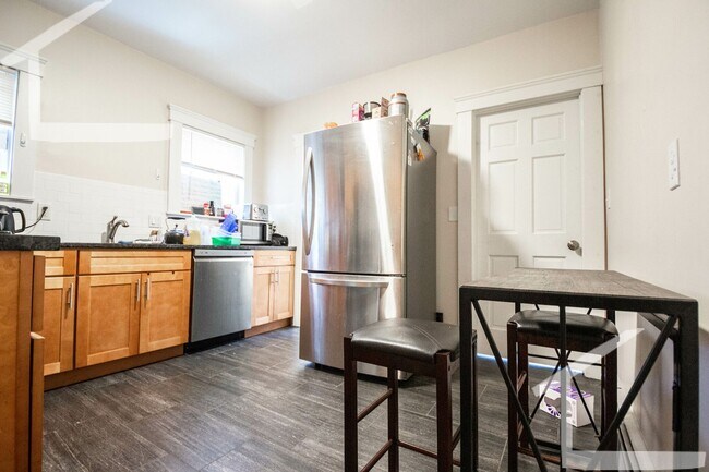 1028a Commonwealth Ave in Boston, MA - Building Photo - Building Photo