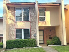 312 Valley Park Dr in Garland, TX - Building Photo
