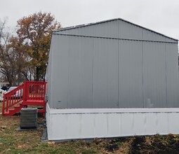 154 Rainbow Dr in Belton, MO - Foto de edificio - Building Photo