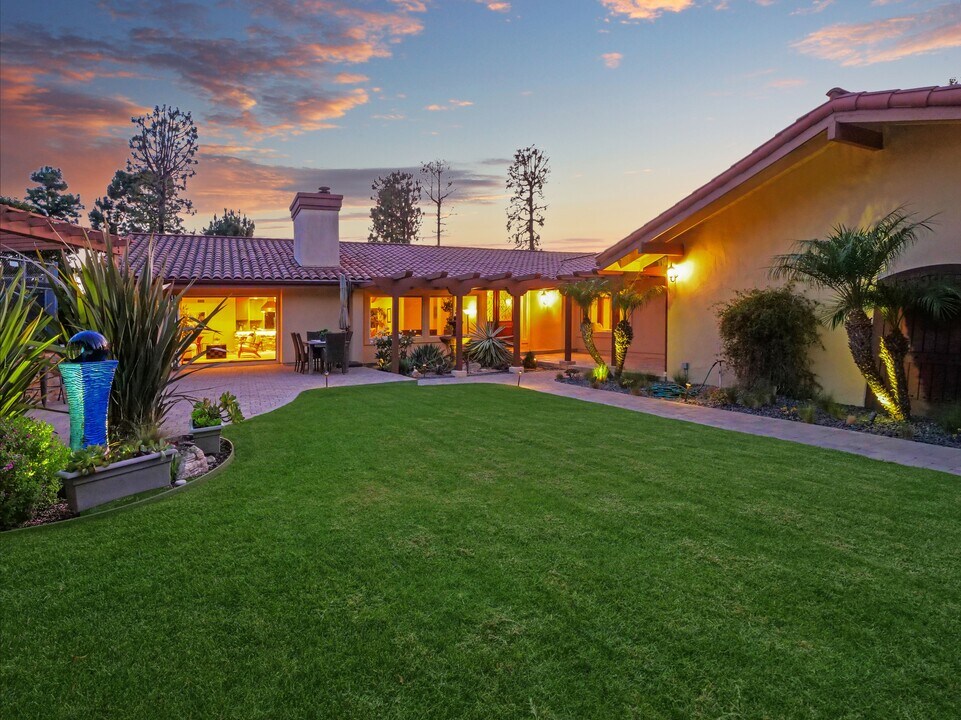 30256 Avenida Selecta in Rancho Palos Verdes, CA - Building Photo