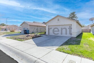 2005 Rose Coral Ave in Las Vegas, NV - Building Photo - Building Photo