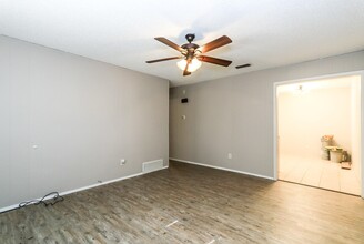 7308 Avenue W in Lubbock, TX - Building Photo - Building Photo