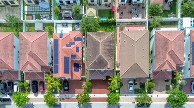 10583 W 35th Way in Hialeah, FL - Building Photo - Building Photo