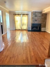 87 Winchester Way in Franklin Township, NJ - Foto de edificio - Building Photo