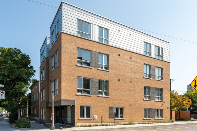 639 Charest Boul O in Québec, QC - Building Photo - Building Photo