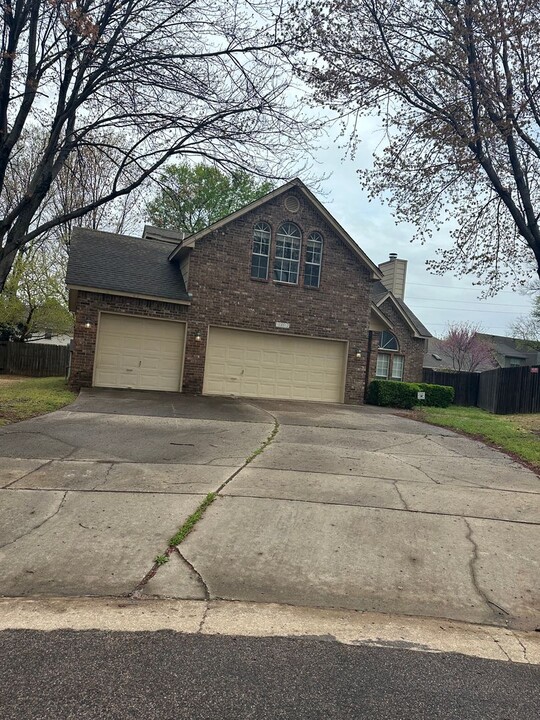 10012 S 89th E Ave in Tulsa, OK - Building Photo