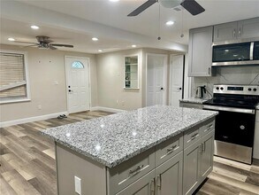3446 Brookfield Dr in Holiday, FL - Building Photo - Building Photo