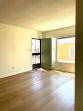 3017-3021 S Pacific Ave in Los Angeles, CA - Building Photo - Building Photo