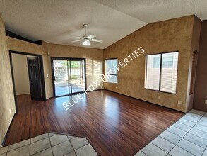 9073 N Tiger Eye Way in Tucson, AZ - Building Photo - Building Photo