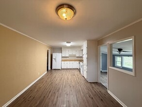 213 Foxcroft Dr in Winston-Salem, NC - Building Photo - Building Photo