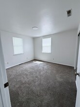 1915 Green Valley Dr in St. Louis, MO - Building Photo - Building Photo