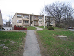 Hyde Park Terrace in Hyde Park, NY - Foto de edificio - Building Photo