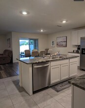 822 18th Ave SE in Ruskin, FL - Building Photo - Building Photo