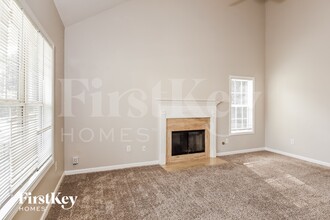 135 Lexington Ct, Unit C28 in Woodstock, GA - Foto de edificio - Building Photo