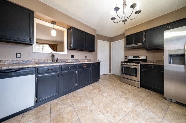 1410 Greenwood Pl in Faribault, MN - Building Photo - Building Photo