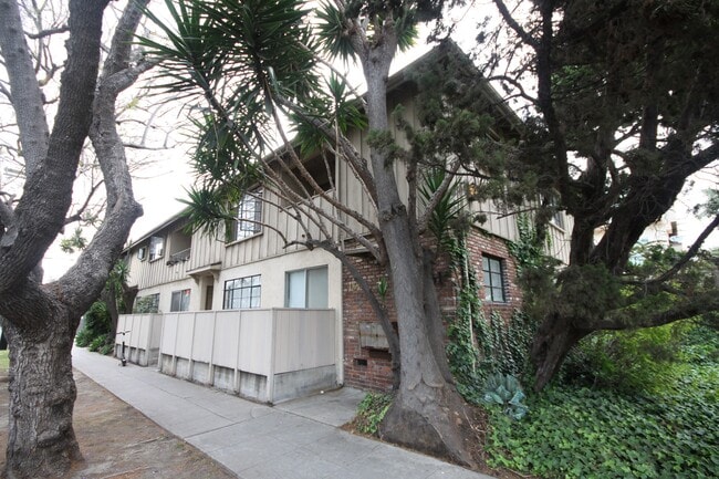 11061 Missouri Ave, Unit 3 in Los Angeles, CA - Foto de edificio - Building Photo