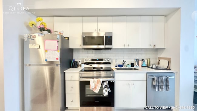 101 Golden Eagle Rd in Waterloo, ON - Foto de edificio - Building Photo