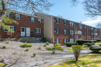 Village at Plymouth in Plymouth, MA - Foto de edificio - Building Photo