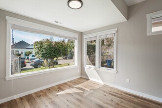 3230 S Ferdinand St in Seattle, WA - Building Photo - Building Photo