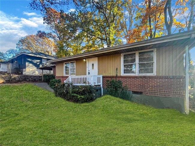 property at 1686 Valencia Rd