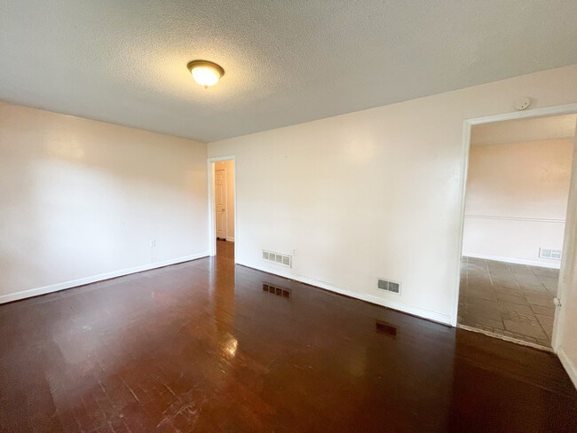 331 Woodberry Rd in West Columbia, SC - Foto de edificio - Building Photo