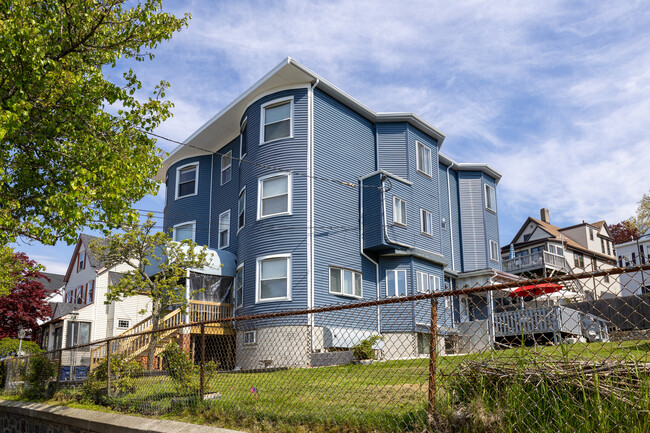 912 Winthrop Ave in Revere, MA - Foto de edificio - Building Photo