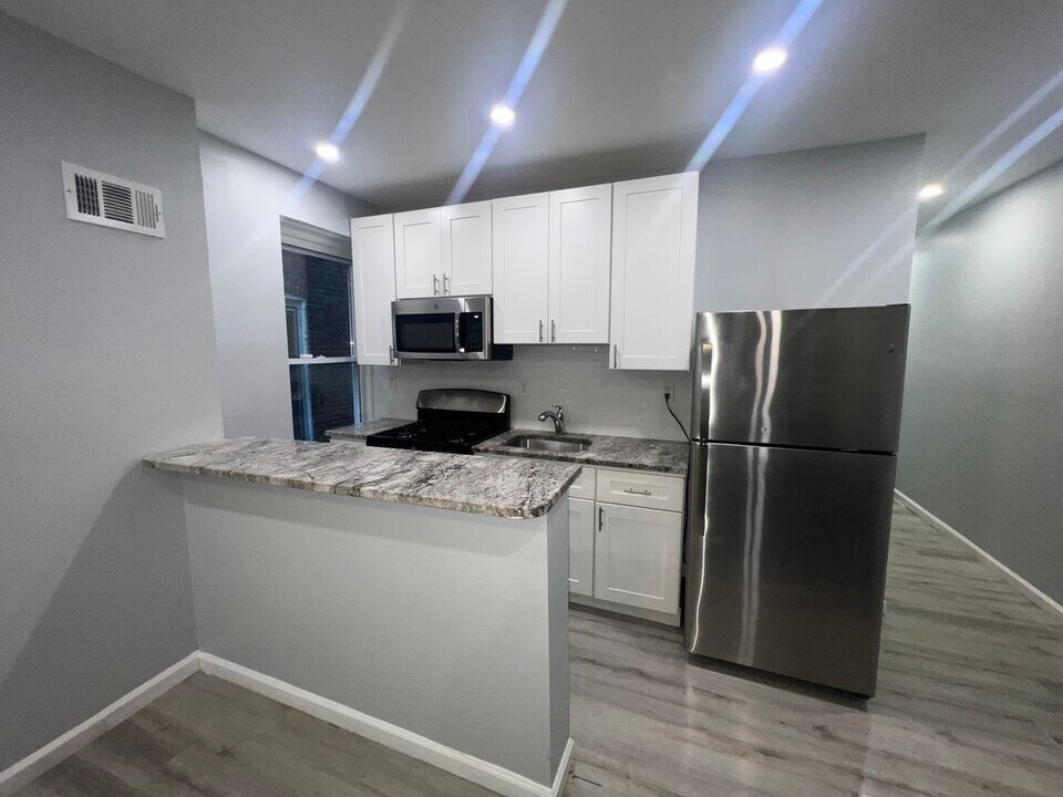 1414 W Sparks St in Philadelphia, PA - Building Photo