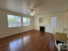 301 Dragonfly Cir in Sacramento, CA - Building Photo - Building Photo