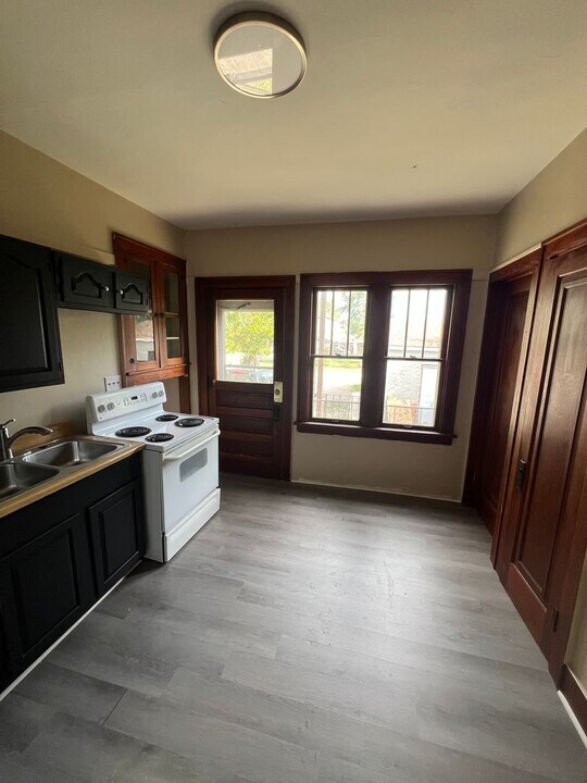 811 E Elm Ave in Monroe, MI - Building Photo