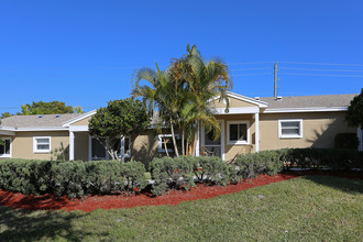 Villa Assumpta in Jensen Beach, FL - Building Photo - Building Photo