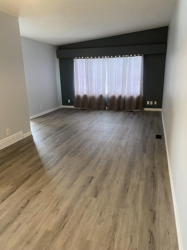 2145 Victoria St in Prince George, BC - Building Photo - Building Photo