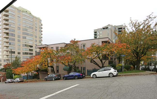 Dorchester House in New Westminster, BC - Building Photo - Building Photo