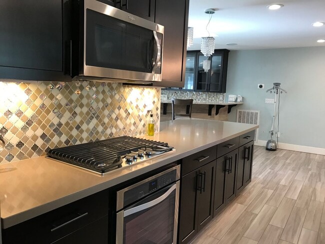 527 S Campus Way in Davis, CA - Building Photo - Building Photo