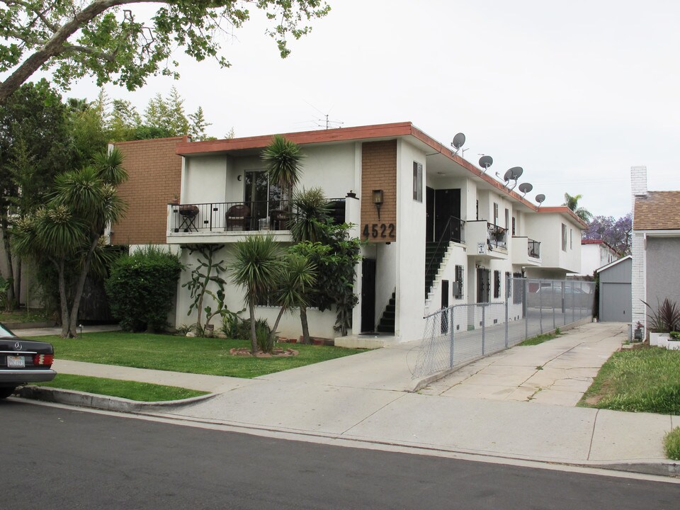 4522 St Charles Pl in Los Angeles, CA - Building Photo