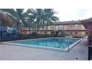 101 NE 41 St #C-48 C in Oakland Park, FL - Building Photo - Building Photo