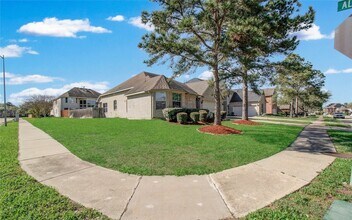 226 Elana Ln in Stafford, TX - Building Photo - Building Photo